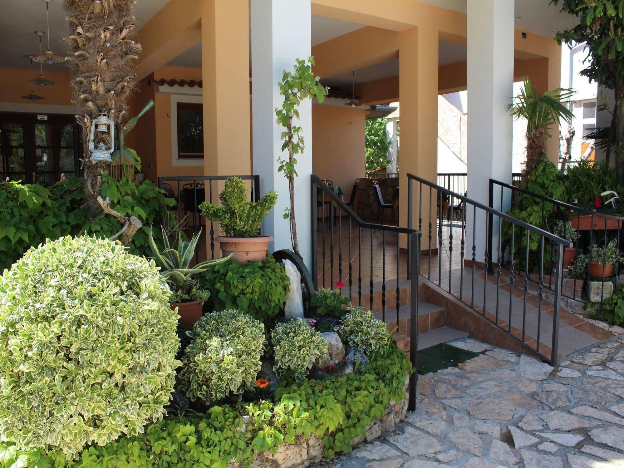 Rooms And Apartment Feral Rovinj Ngoại thất bức ảnh
