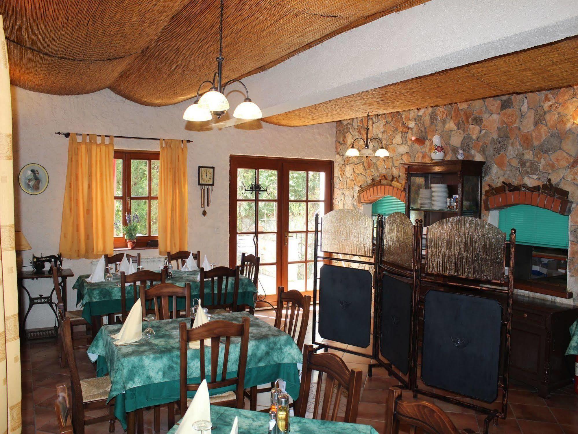 Rooms And Apartment Feral Rovinj Ngoại thất bức ảnh