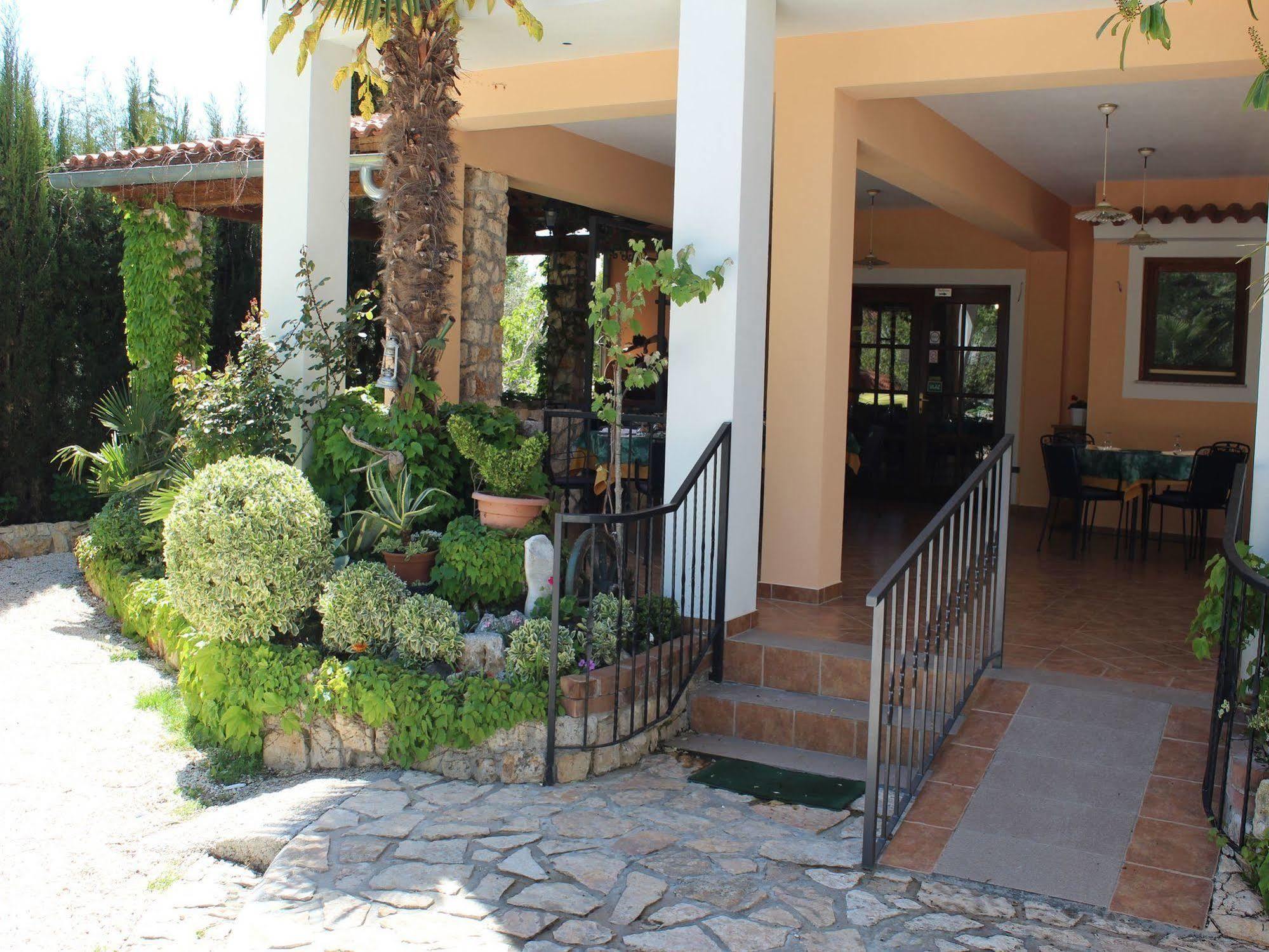 Rooms And Apartment Feral Rovinj Ngoại thất bức ảnh