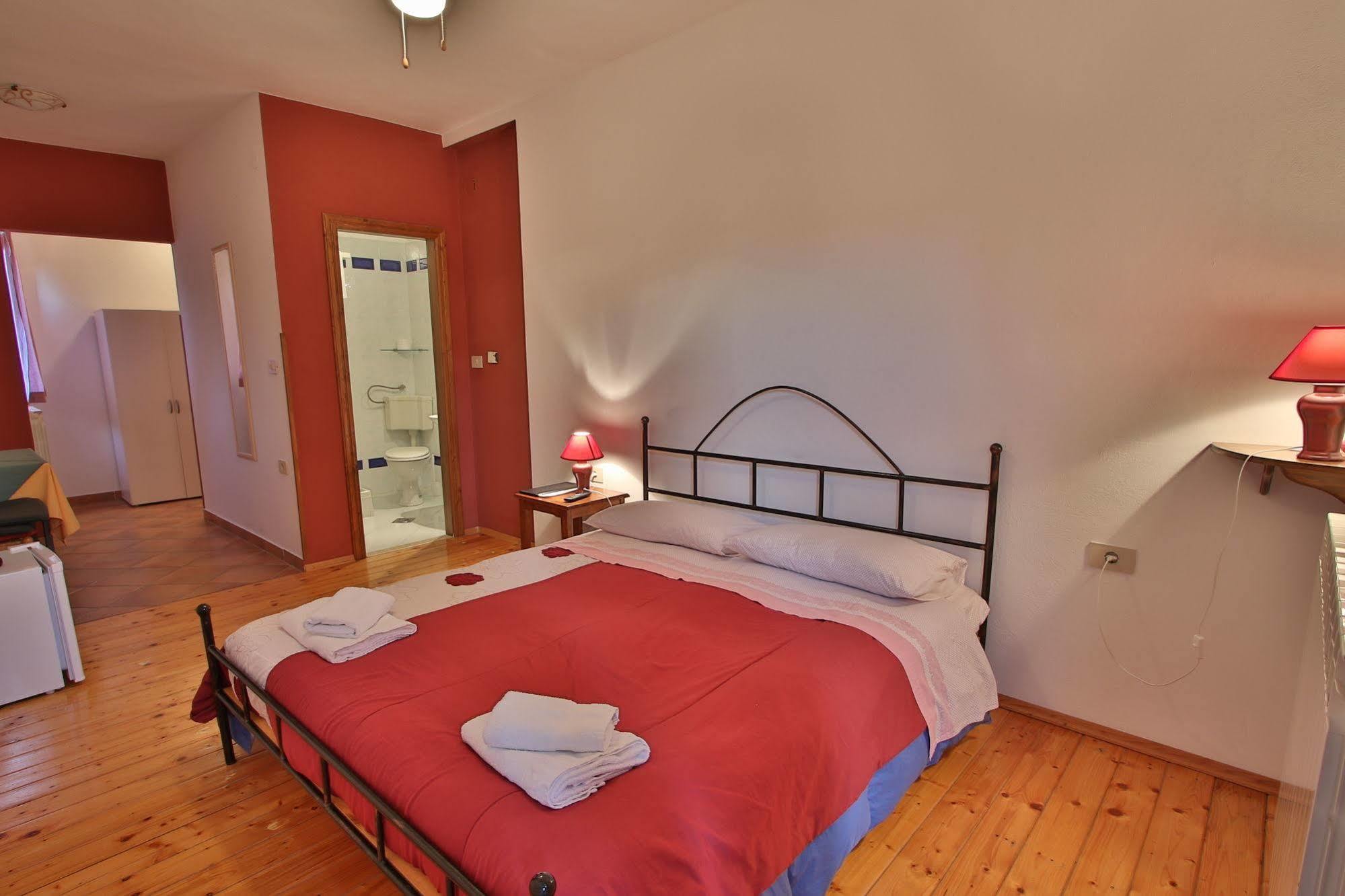 Rooms And Apartment Feral Rovinj Ngoại thất bức ảnh